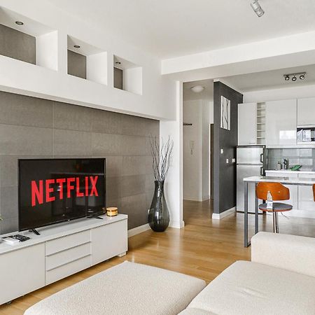 Cozy Family Apartments With Balcony Near Zlote Tarasy Varsovia Exterior foto