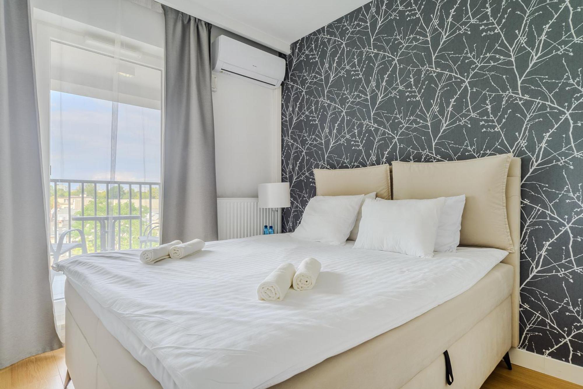 Cozy Family Apartments With Balcony Near Zlote Tarasy Varsovia Exterior foto