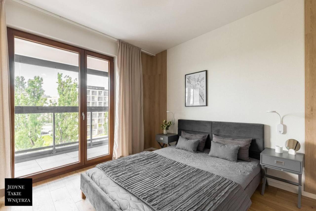 Cozy Family Apartments With Balcony Near Zlote Tarasy Varsovia Exterior foto