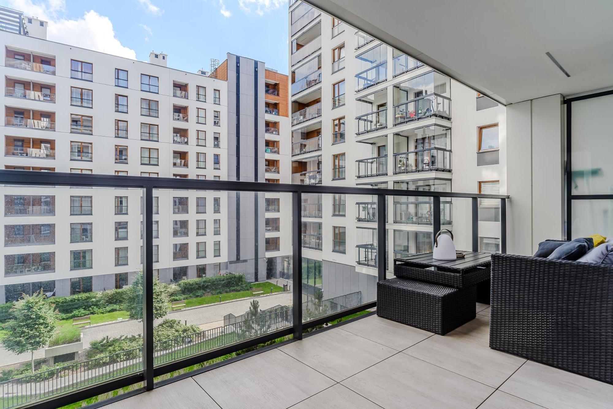 Cozy Family Apartments With Balcony Near Zlote Tarasy Varsovia Exterior foto