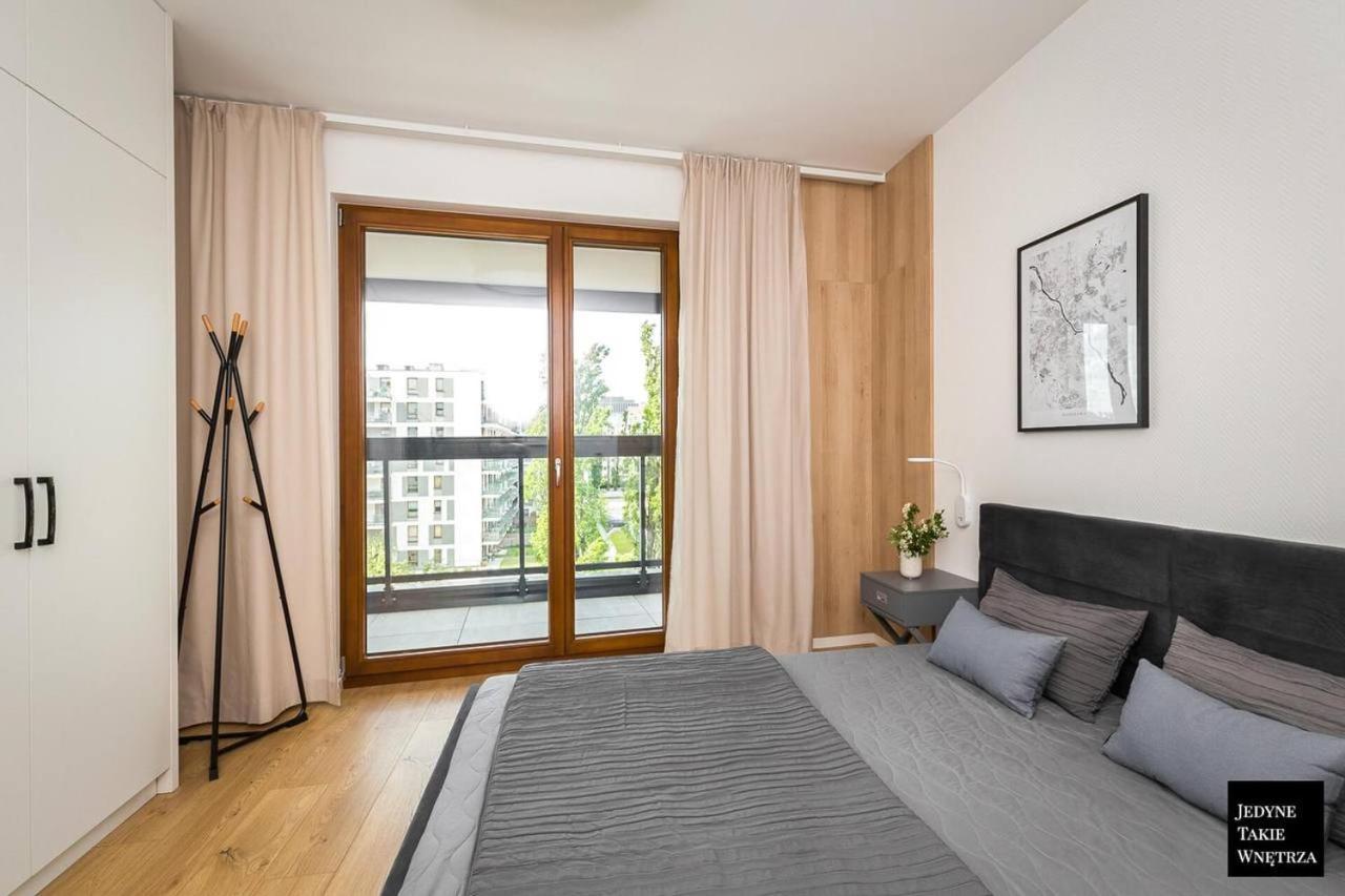 Cozy Family Apartments With Balcony Near Zlote Tarasy Varsovia Exterior foto