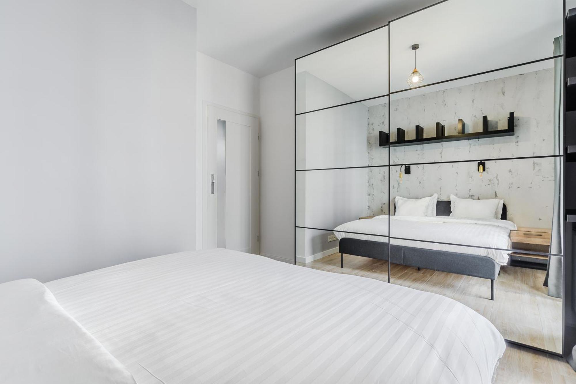 Cozy Family Apartments With Balcony Near Zlote Tarasy Varsovia Exterior foto