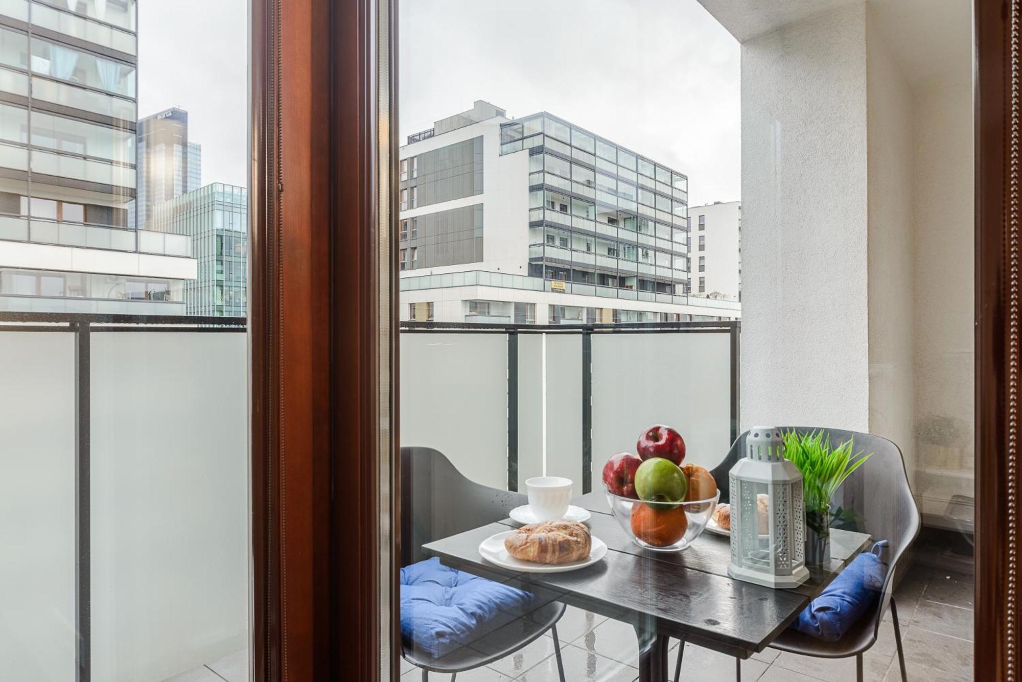 Cozy Family Apartments With Balcony Near Zlote Tarasy Varsovia Habitación foto