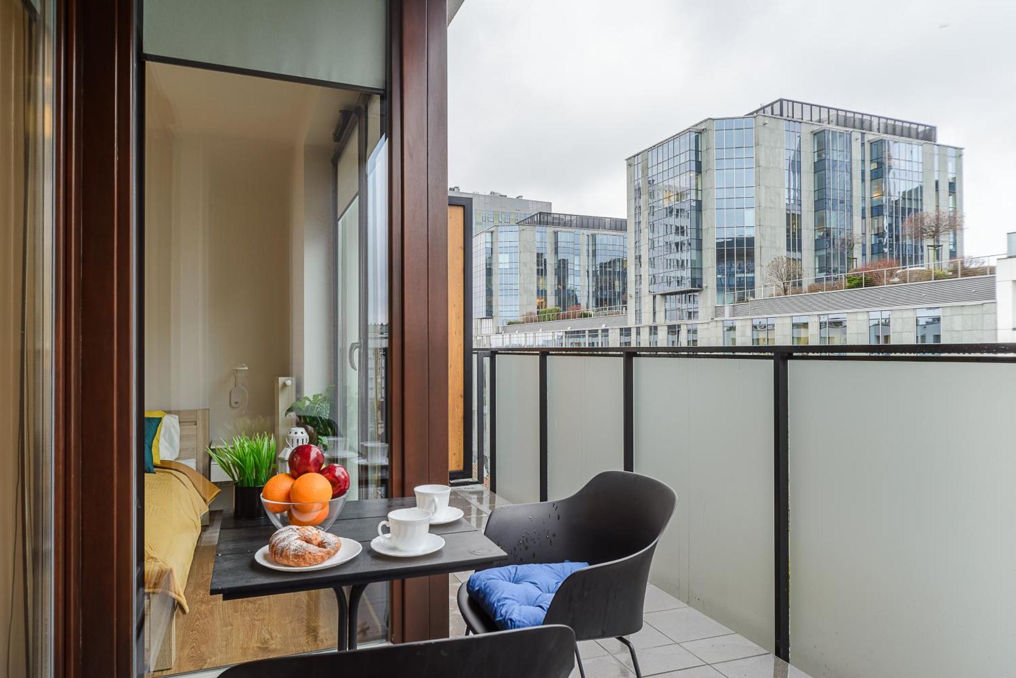 Cozy Family Apartments With Balcony Near Zlote Tarasy Varsovia Habitación foto