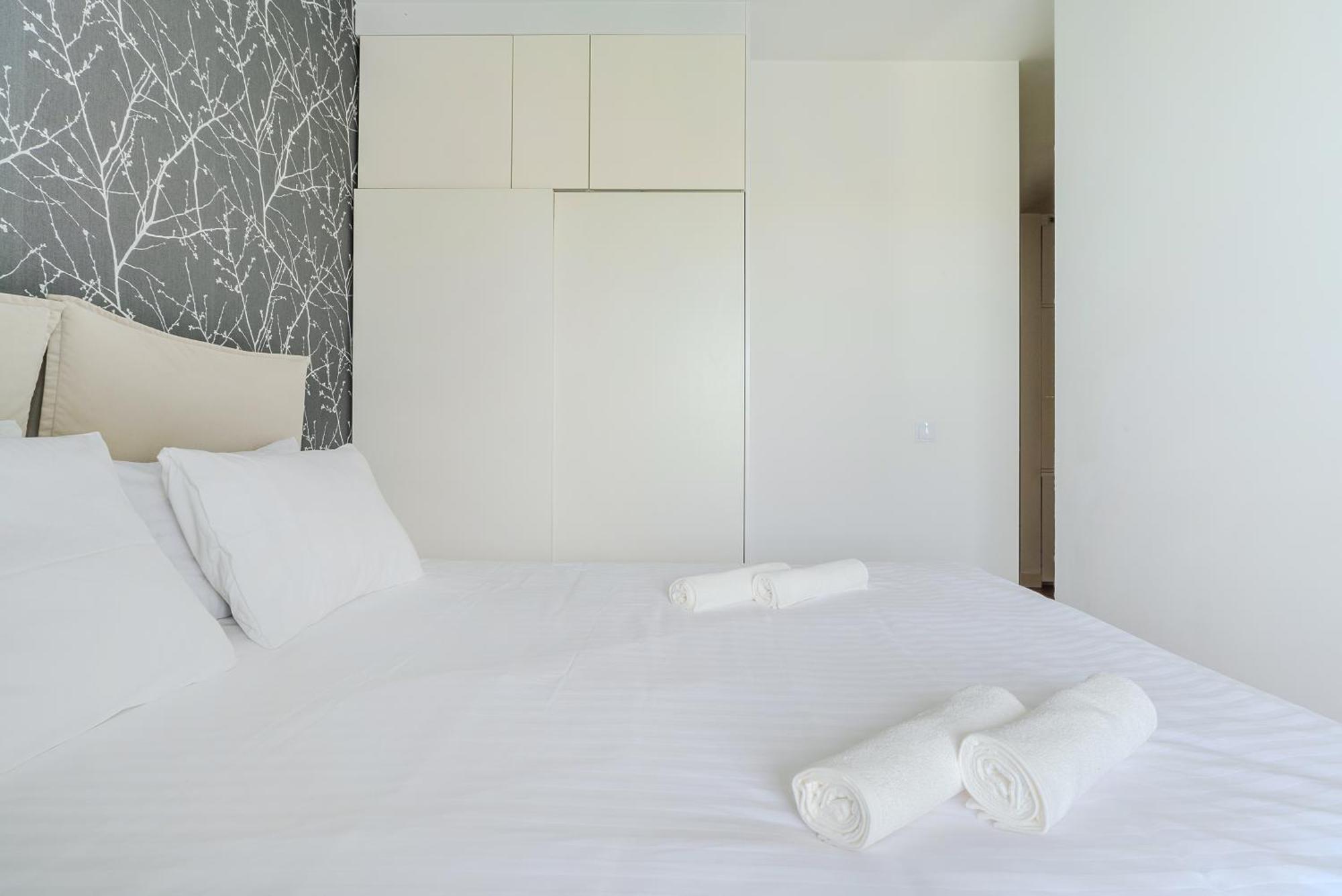 Cozy Family Apartments With Balcony Near Zlote Tarasy Varsovia Habitación foto
