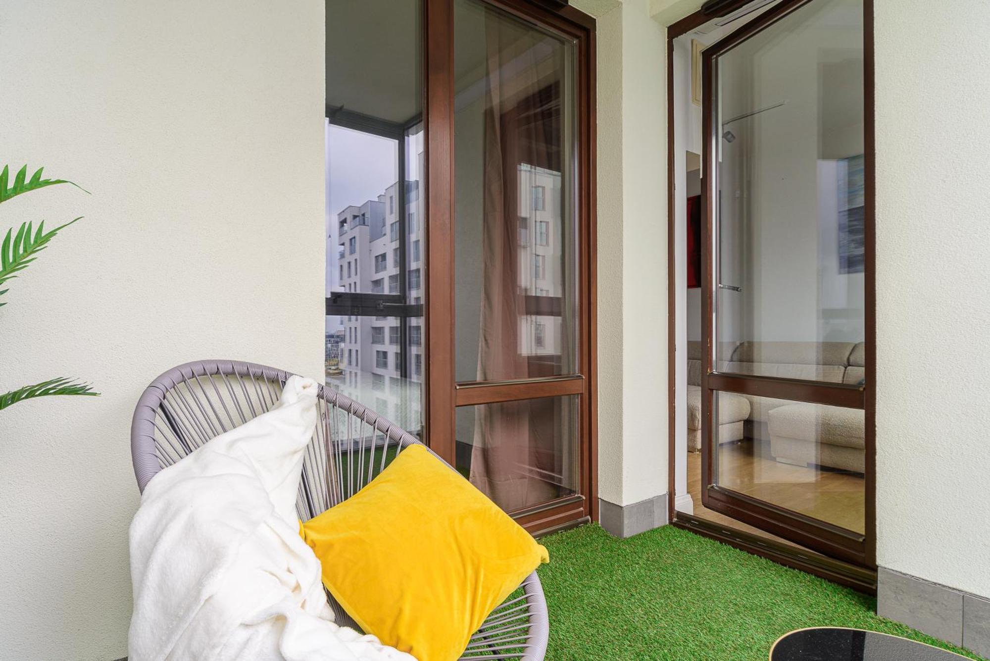 Cozy Family Apartments With Balcony Near Zlote Tarasy Varsovia Exterior foto